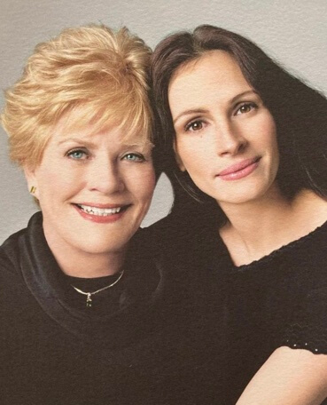 Betty Lou Bredemus and her daughter, Julia Roberts. 